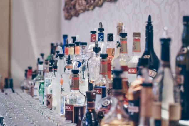 How to Stock Your Bar for a Party 2