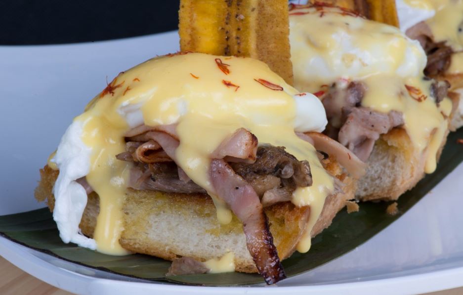 Eggs benedict burger