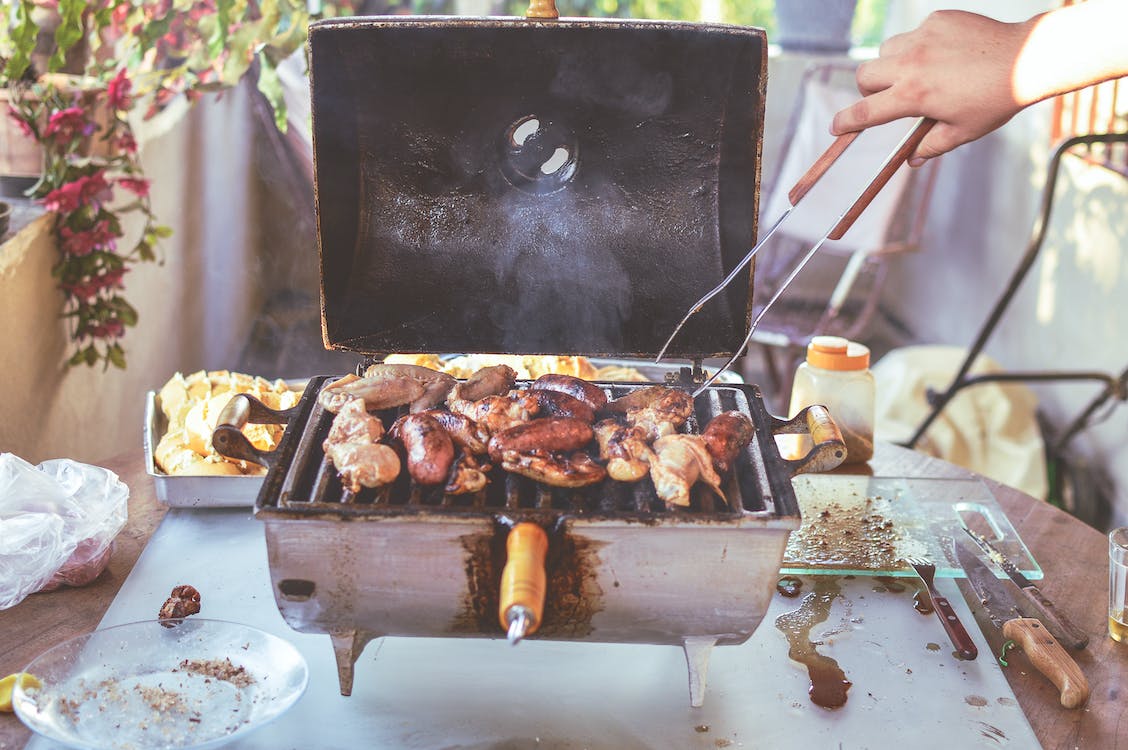 Char Griller 2123 Wrangler 635 Square Inch Charcoal Grill / Smoker